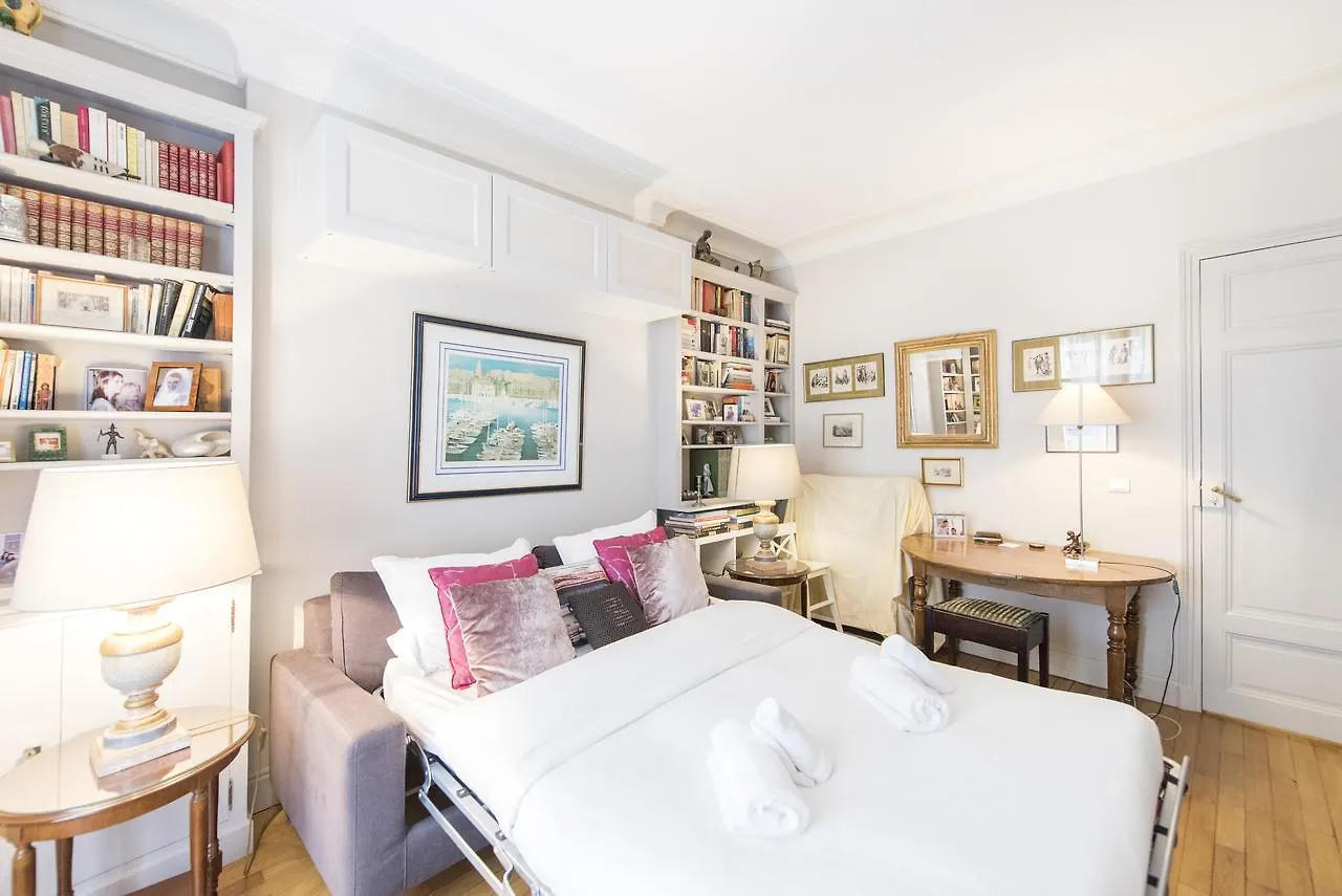 Appartement Veeve - Vintage Elegance In The 16th *