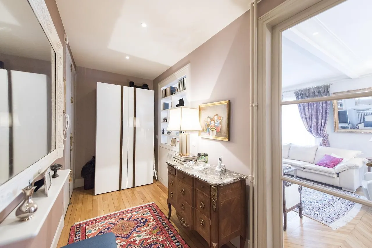 Apartment Veeve - Vintage Elegance In The 16th